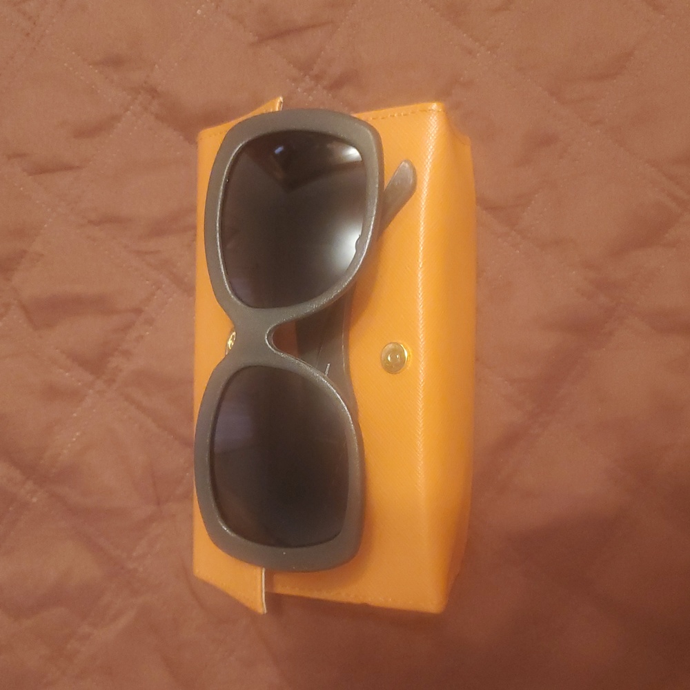 Tory Burch Sunglass